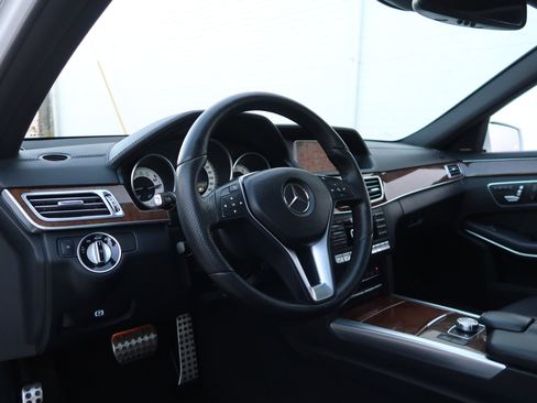 Used 2015 Mercedes-Benz E 400 4MATIC Sedan image 30