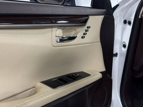 Used 2016 Lexus ES 350 w/ Premium Package w/Wood Trim FWD image 12