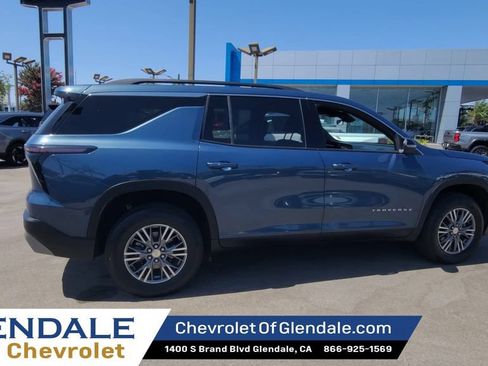 Certified 2025 Chevrolet Traverse LT FWD image 8