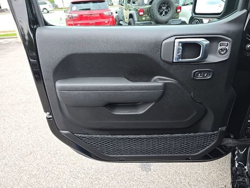 New 2026 Jeep Gladiator Sport image 18