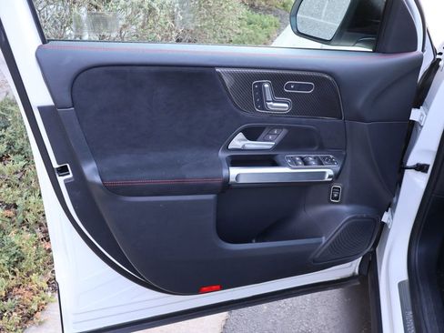 Used 2023 Mercedes-Benz GLB 250 4MATIC image 17