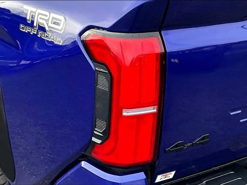 Used 2025 Toyota Tacoma TRD Off-Road image 32
