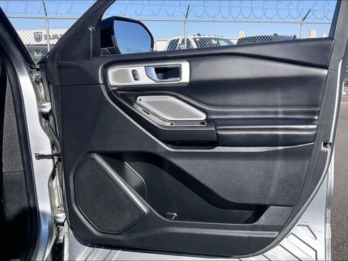 Used 2020 Ford Explorer Platinum w/ Premium Technology Package AWD/4WD image 19