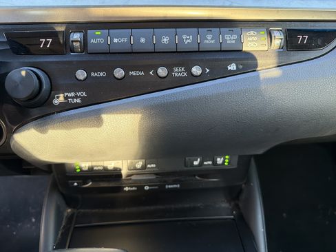 Used 2019 Lexus ES 300h w/ Premium Package FWD image 27