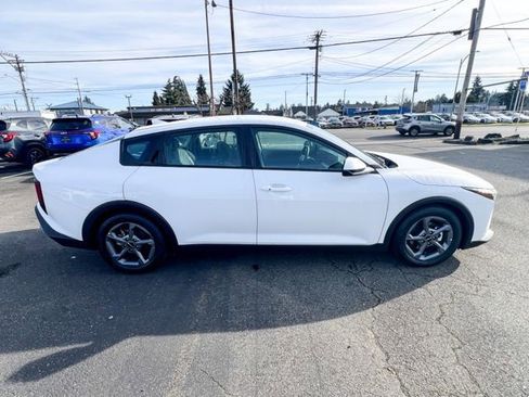 Certified 2025 Kia K4 LXS image 6