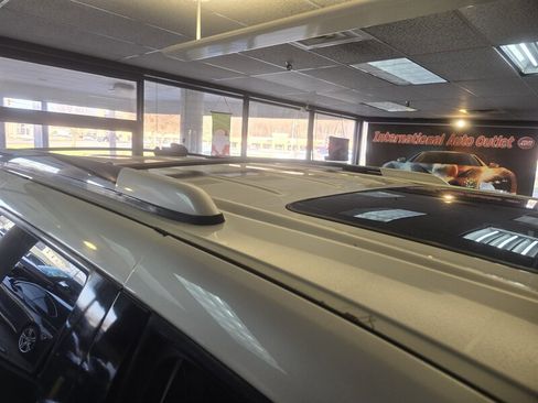 Used 2012 Cadillac Escalade Platinum image 35