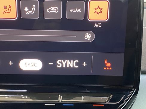 Certified 2023 Volkswagen ID.4 Pro AWD/4WD image 44