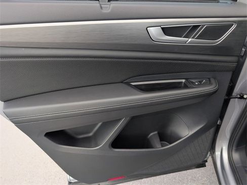 Used 2024 Volkswagen Atlas Cross Sport SE image 27