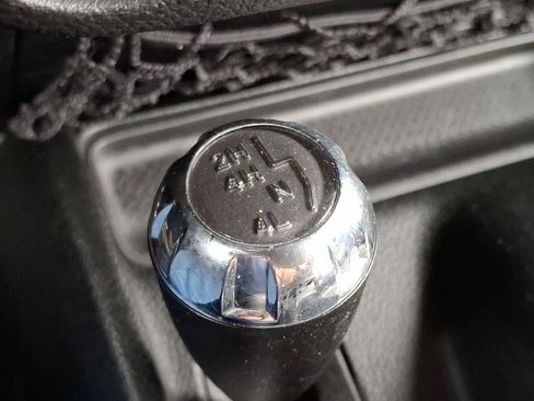 Used 2018 Jeep Wrangler Unlimited Sahara w/ Connectivity Group image 25