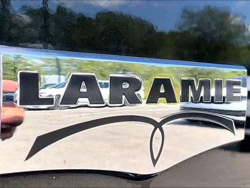 Used 2017 RAM 1500 Laramie w/ Convenience Group AWD/4WD image 10