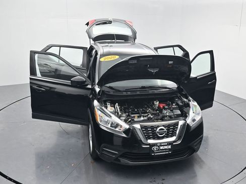Used 2020 Nissan Kicks S image 54