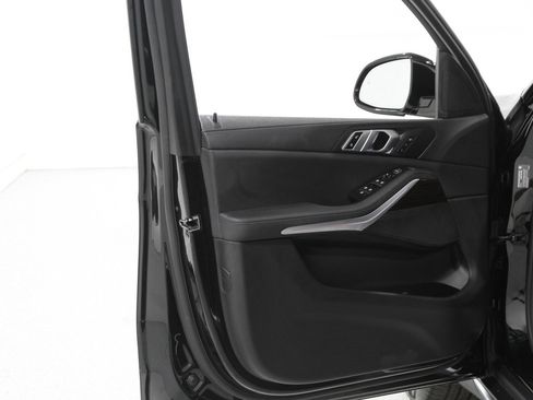 Used 2019 BMW X5 xDrive40i w/ Convenience Package image 4