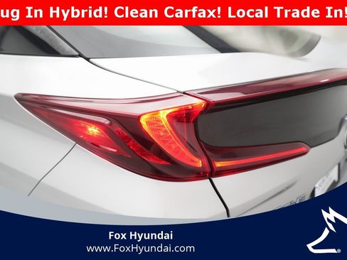 Used 2017 Toyota Prius Prime Premium image 30