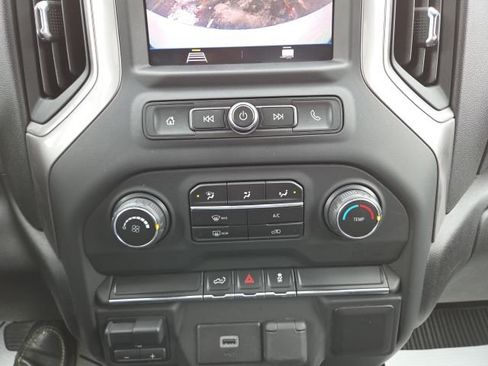 Used 2020 Chevrolet Silverado 1500 Custom w/ Custom Value Package image 9