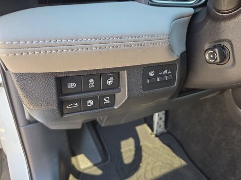 Used 2019 Toyota Avalon Touring w/ Advanced Safety Package FWD image 11
