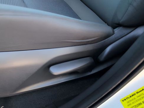 Used 2023 Toyota RAV4 LE image 31