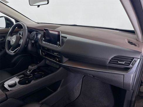 Used 2023 Nissan Rogue SV w/ SV Premium B Package image 30