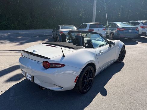 Used 2016 MAZDA MX-5 Miata Club RWD image 5