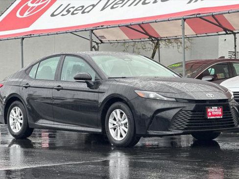 Certified 2025 Toyota Camry LE image 5