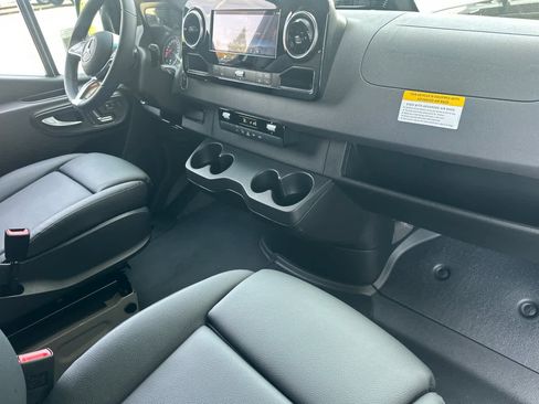 New 2025 Mercedes-Benz Sprinter 2500 image 12