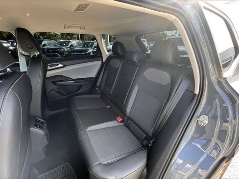 Certified 2024 Volkswagen Taos SE image 16