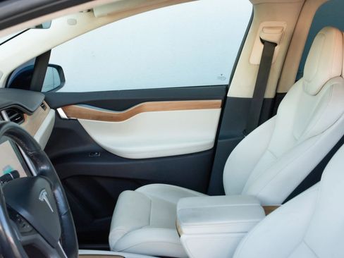 Used 2018 Tesla Model X P100D image 5