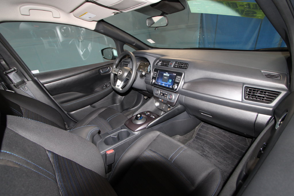 Used 2025 Nissan Leaf S FWD image 19