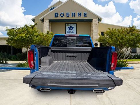 Used 2023 GMC Sierra 1500 AT4 w/ AT4 Premium Package AWD/4WD image 6