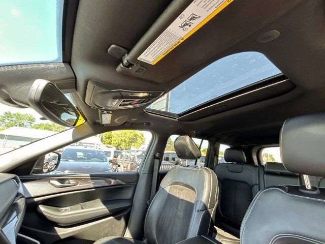 Used 2022 Jeep Grand Cherokee Altitude AWD/4WD image 33