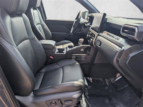 Used 2025 Toyota Tacoma Limited AWD/4WD image 22