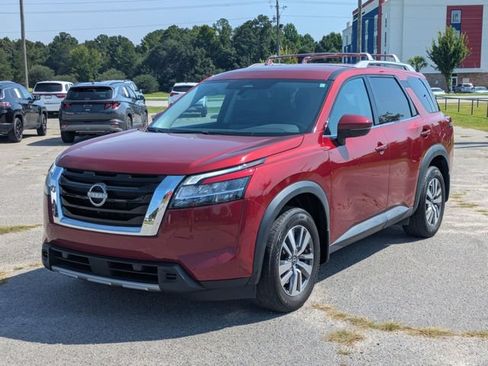 Used 2023 Nissan Pathfinder SL AWD/4WD image 7