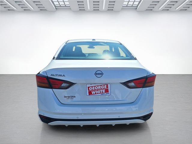 Used 2025 Nissan Altima 2.5 SV FWD image 5