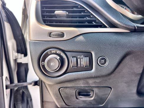 Used 2016 Jeep Cherokee 75th Anniversary FWD image 29
