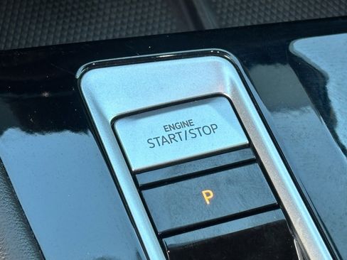 Used 2024 Volkswagen Atlas SE image 26