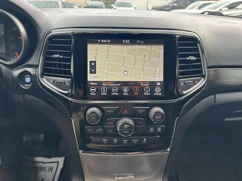 Used 2019 Jeep Grand Cherokee Laredo w/ 18" Wheel & 8.4" Radio Group AWD/4WD image 16