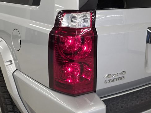 Used 2006 Jeep Commander Limited w/ Trailer Tow Group IV AWD/4WD image 50