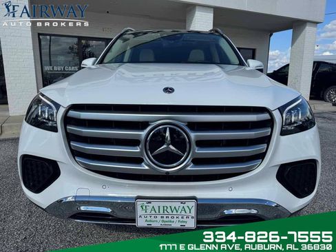 Used 2025 Mercedes-Benz GLS 450 4MATIC image 3