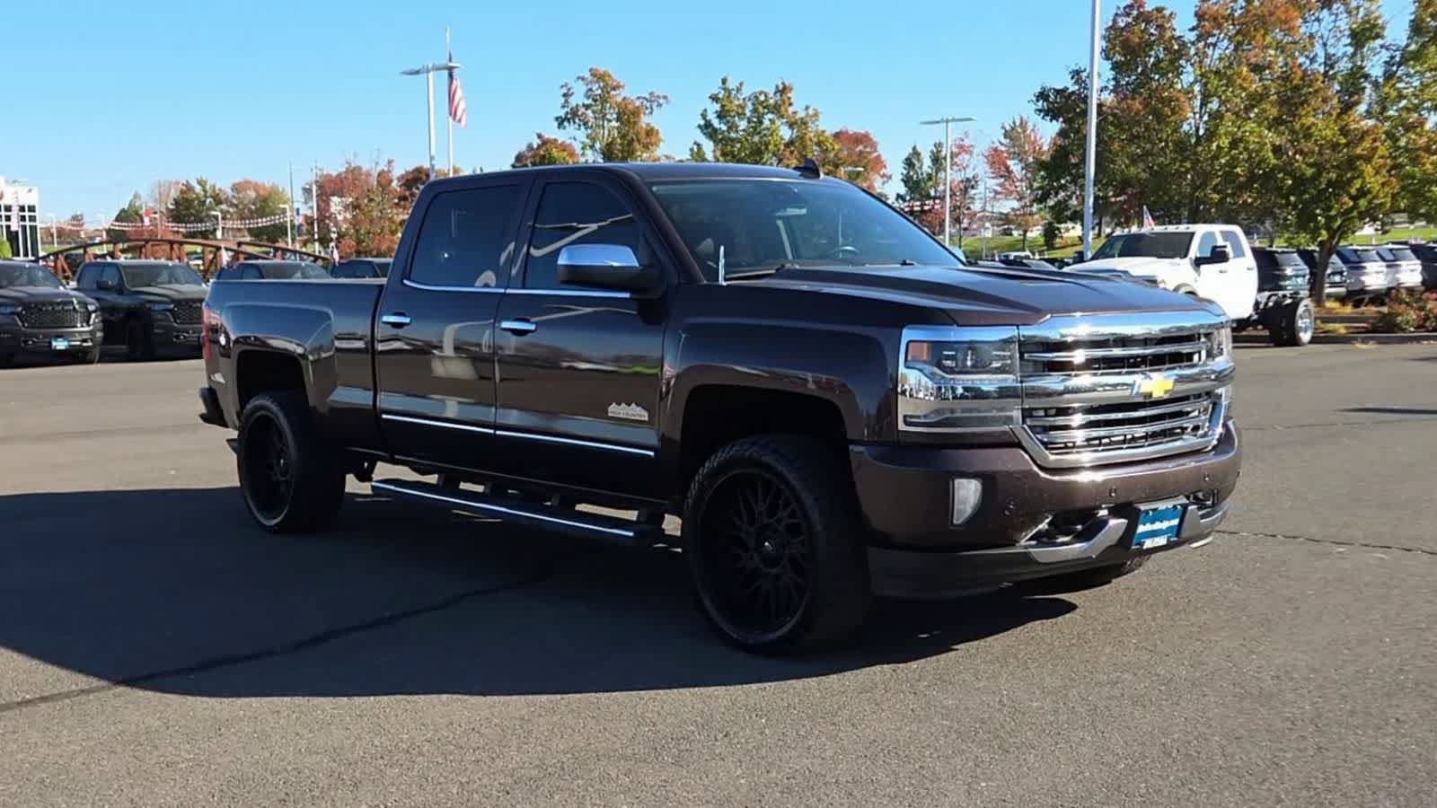 Used 2016 Chevrolet Silverado 1500 High Country w/ High Country Premium Package AWD/4WD image 2