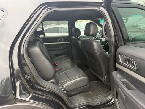 Used 2016 Ford Explorer XLT w/ Equipment Group 202A AWD/4WD image 31