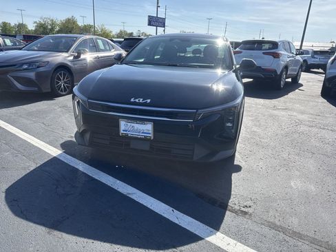 Used 2025 Kia K4 FWD image 7