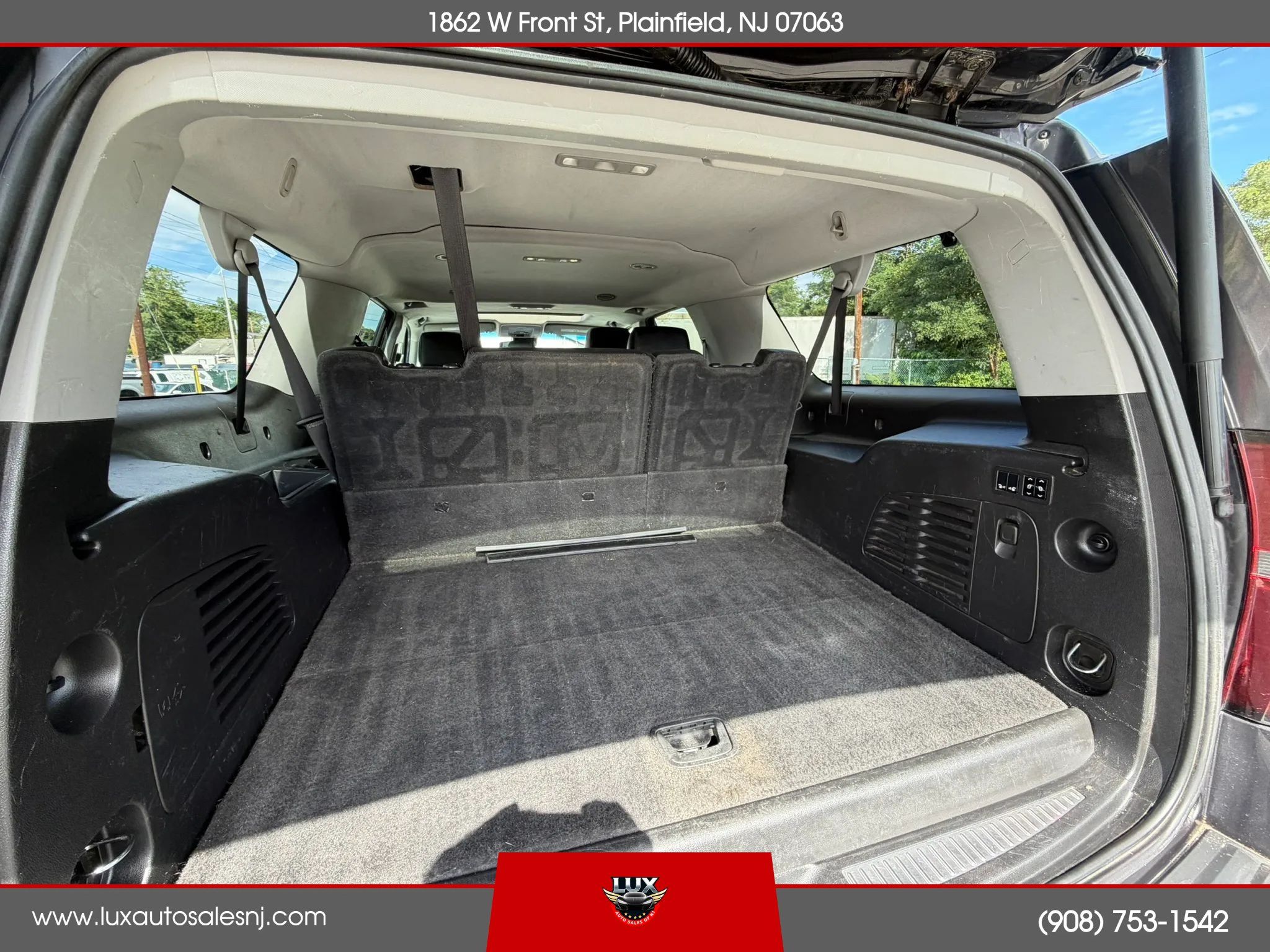 Used 2018 Chevrolet Suburban LT w/ Luxury Package AWD/4WD image 36