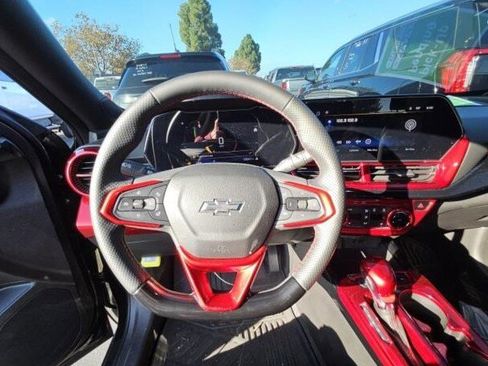 Used 2025 Chevrolet Trax RS w/ Driver Confidence Package image 5