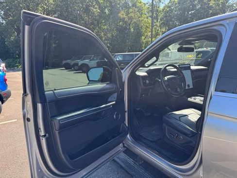 Used 2022 Ford Expedition Limited AWD/4WD image 11