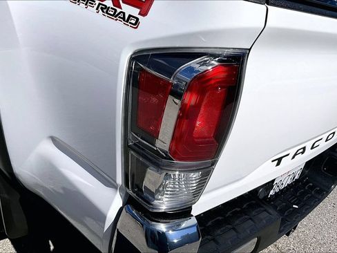 Certified 2023 Toyota Tacoma TRD Off-Road AWD/4WD image 24