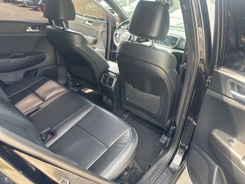 Used 2020 Kia Sportage S image 32