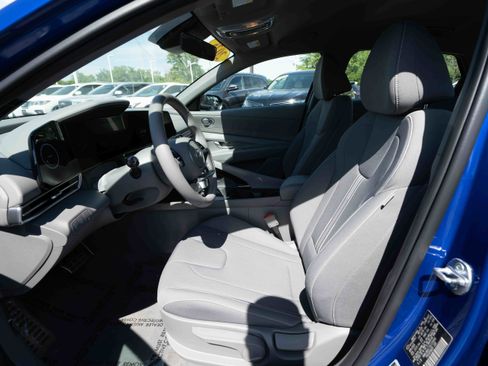 Used 2025 Hyundai Elantra SEL FWD image 9