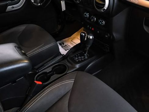 Used 2017 Jeep Wrangler Sahara w/ Connectivity Group AWD/4WD image 15