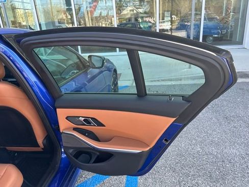 Used 2025 BMW 330i Sedan w/ M Sport Package image 21
