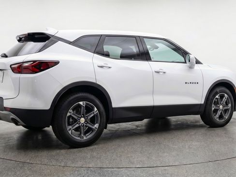 Used 2025 Chevrolet Blazer LT FWD image 9