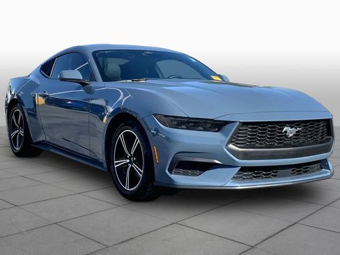 Used 2025 Ford Mustang Coupe RWD image 3